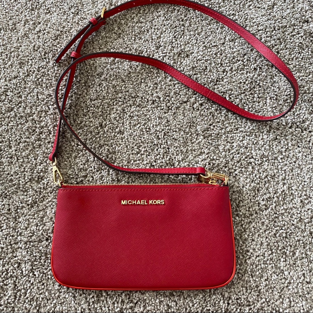 ON SALE!! NWOT Michael Kors klutch purse